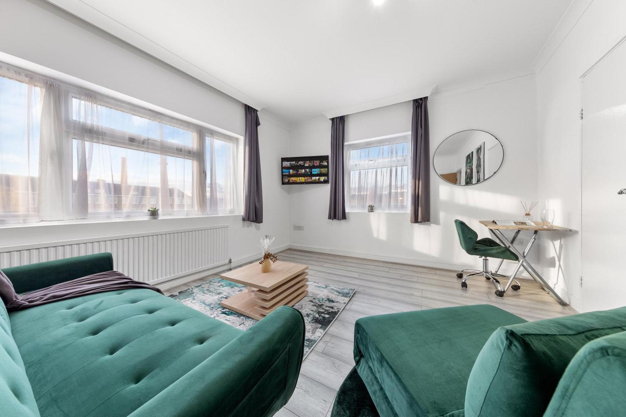 Green Hype - 10 Mins To Stadium - Sleeps 8 Лондон Екстериор снимка
