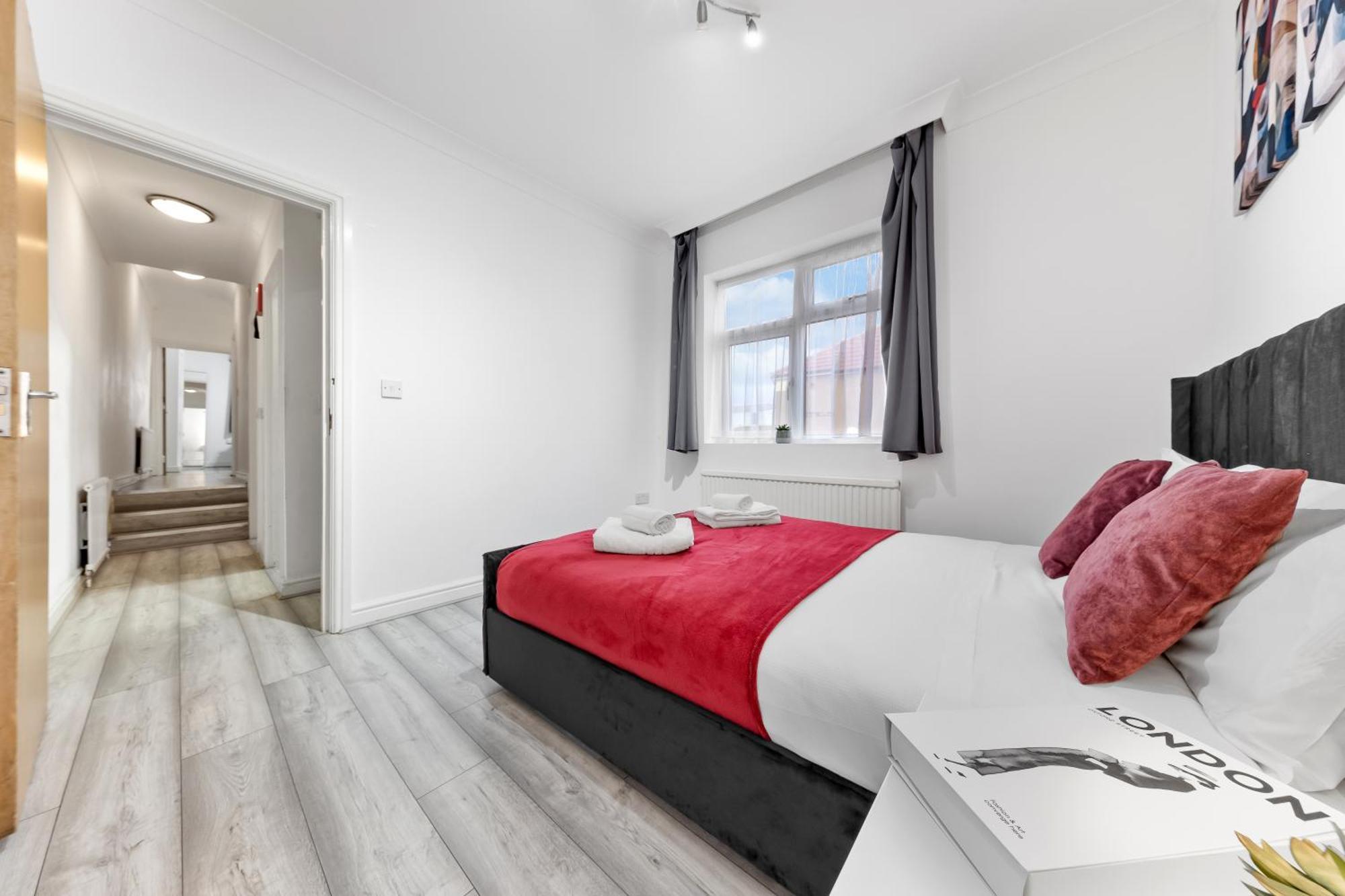 Green Hype - 10 Mins To Stadium - Sleeps 8 Лондон Екстериор снимка